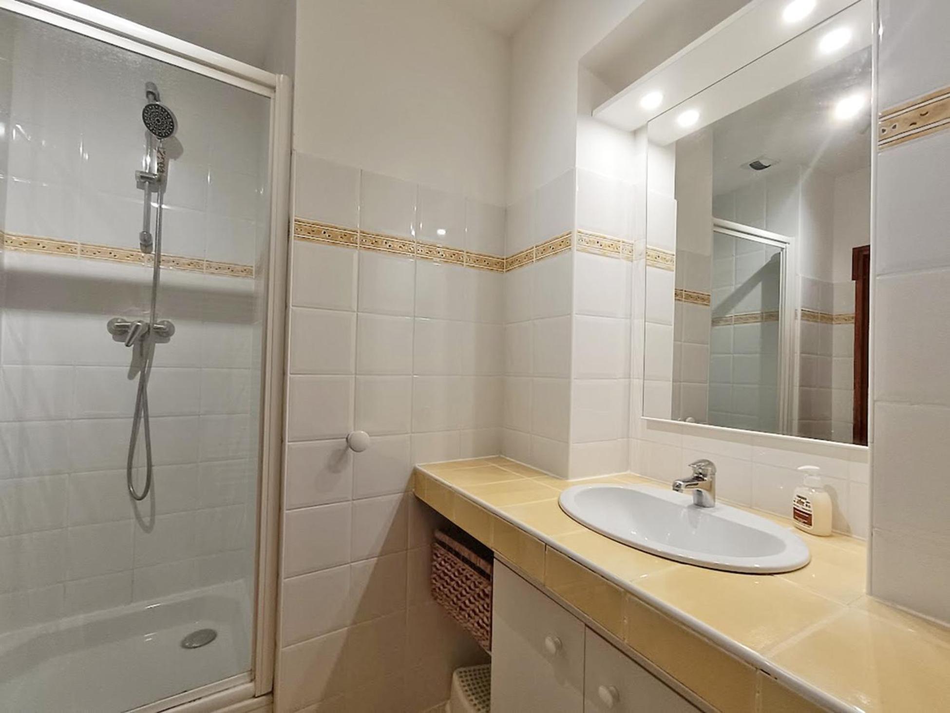Le Petit Cerf, T3, Wifi, Cave Apartment Bagnères-de-Luchon Екстериор снимка